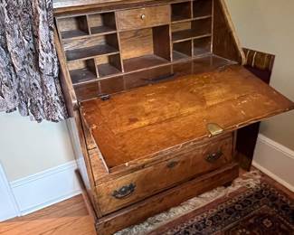 DESK & CHEST