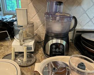 CUISINART FOOD PROCESSOR