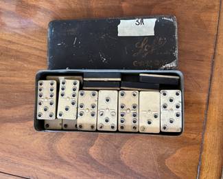 VINTAGE DOMINOS