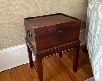 CHEST TABLE