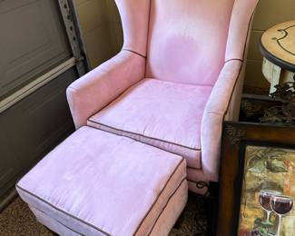 In excellent condition. Has a large rug that coordinates with it. 