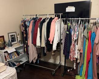 More Clothing ! Size 4, 6, 8, 10, 12 
Dresses, scarves 
