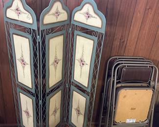 Small divider
Folding chairs 