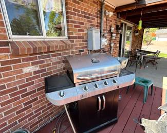 Gas grill, is set up for attachment to home gas