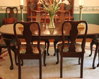 Ethan Allen dining room table opens to 103" and chairs, mahogany c. 1990