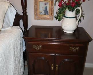 Other nightstand closed