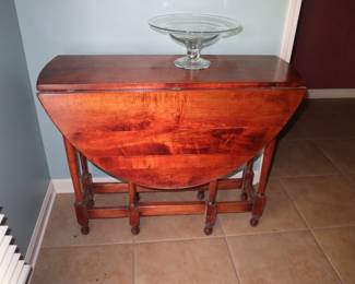Gateleg table in kitchen