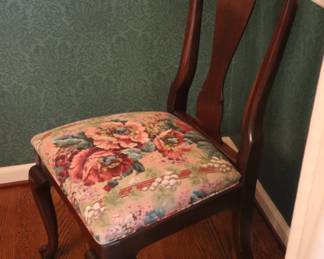 Dining room Queen Anne chairs; 7 armless, 1 w/arms