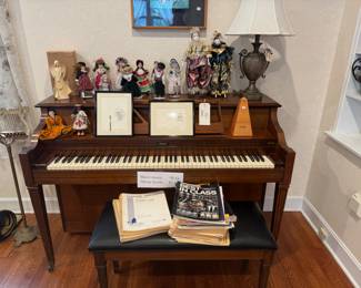 Spinet piano with bench; vintage dolls
