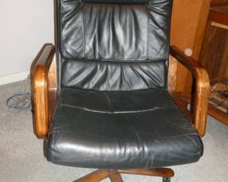 Very nice office chair 