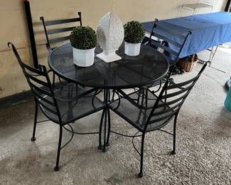 Black iron patio table with 4 matching chairs.