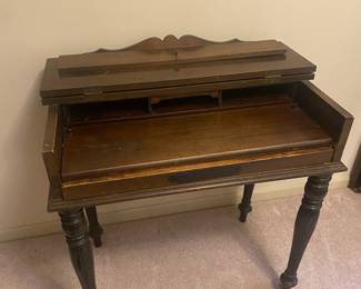 Northwestern spinet/table drsk