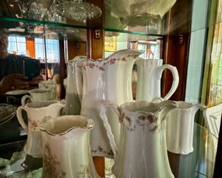 Various Porcelain Pieces