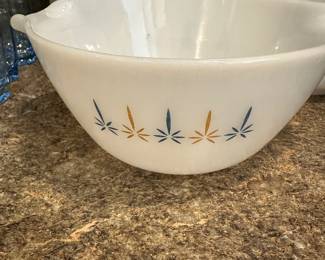 Pyrex mixing bowl