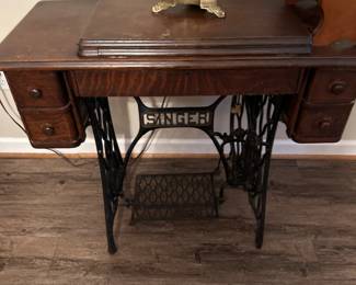 Vintage Singer sewing machine /cabinet. $195