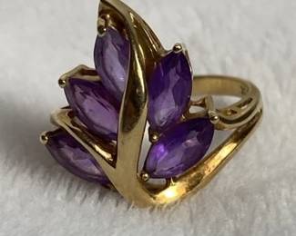 002 10 K Gold Purple Stone Ring