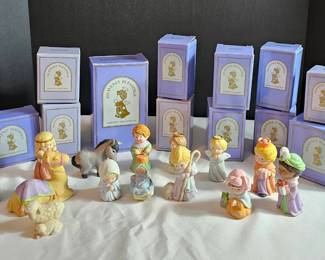 Avon Heavenly Blessings Nativity Collection 12 Pieces