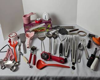 Miscellaneous Kitchen Utensil Lot