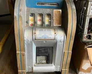 1940s 25 cent Mills slot machine