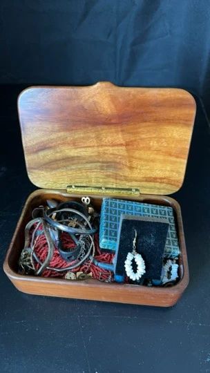 005 Mystery Lot of Jewelry