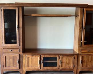 BROYHILL Attic Heir Piece Entertainment Center 