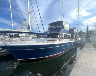 Power cruiser, convertible, yacht