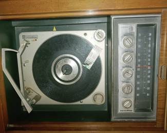 Vintage Magnavox Hi-Fi Cabinet