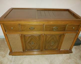 Vintage Magnavox Hi-Fi Cabinet
