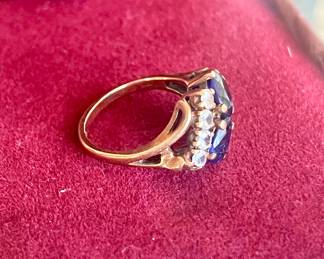 A side view of the 10K Sapphire Ring