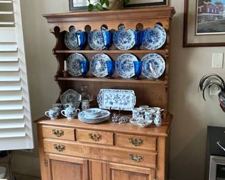 maple hutch