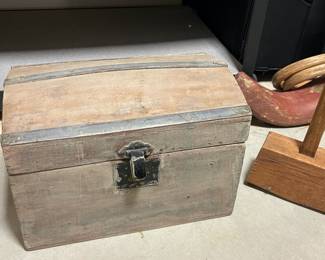 vintage salesman's sample/doll trunk