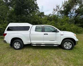 Toyota Tundra 2011 40,000 4WD $25,000