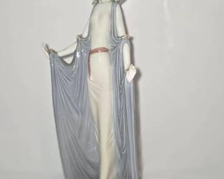 Lladro Figurine "Afternoon Tea" (with box)