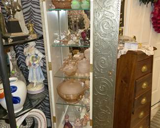 Side doors do not close, they are made to stay open on the sides