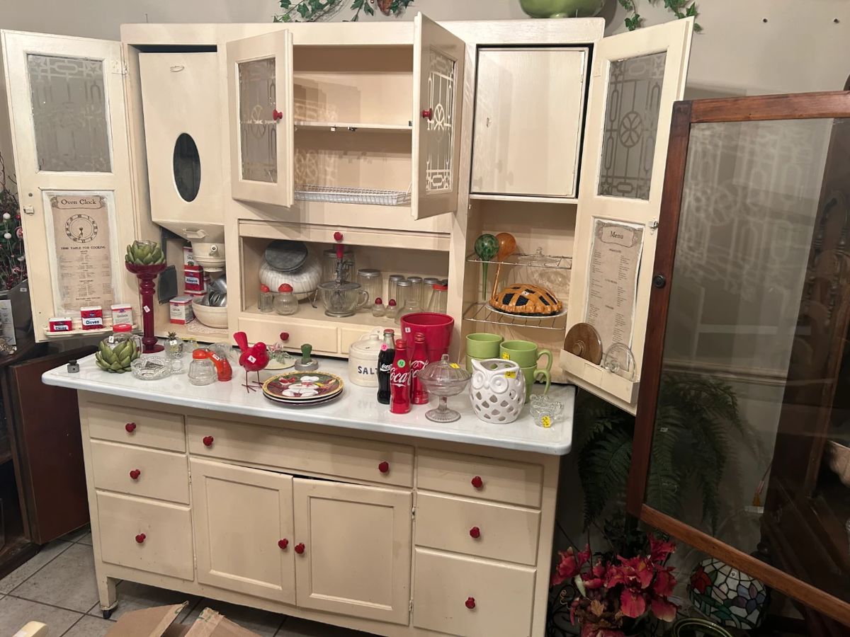 Estate Sale with Antiques in Newbern, TN starts on 5/24/2024
