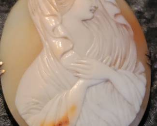 14K Cameo pin