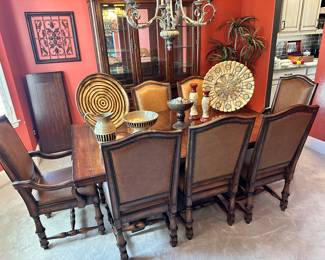 Hooker Table with 2 Leaves and 8 Chairs