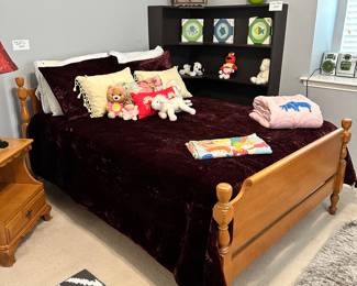 Full Bed with Mattress Set, Pillows, Stuffed Animals