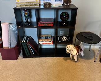 Cube Unit, Decor, Books