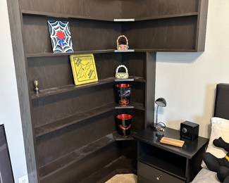 Corner Bookcase, Decor