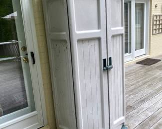 Suncast outdoor/patio vertical storage cabinet