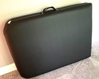 massage table - mint