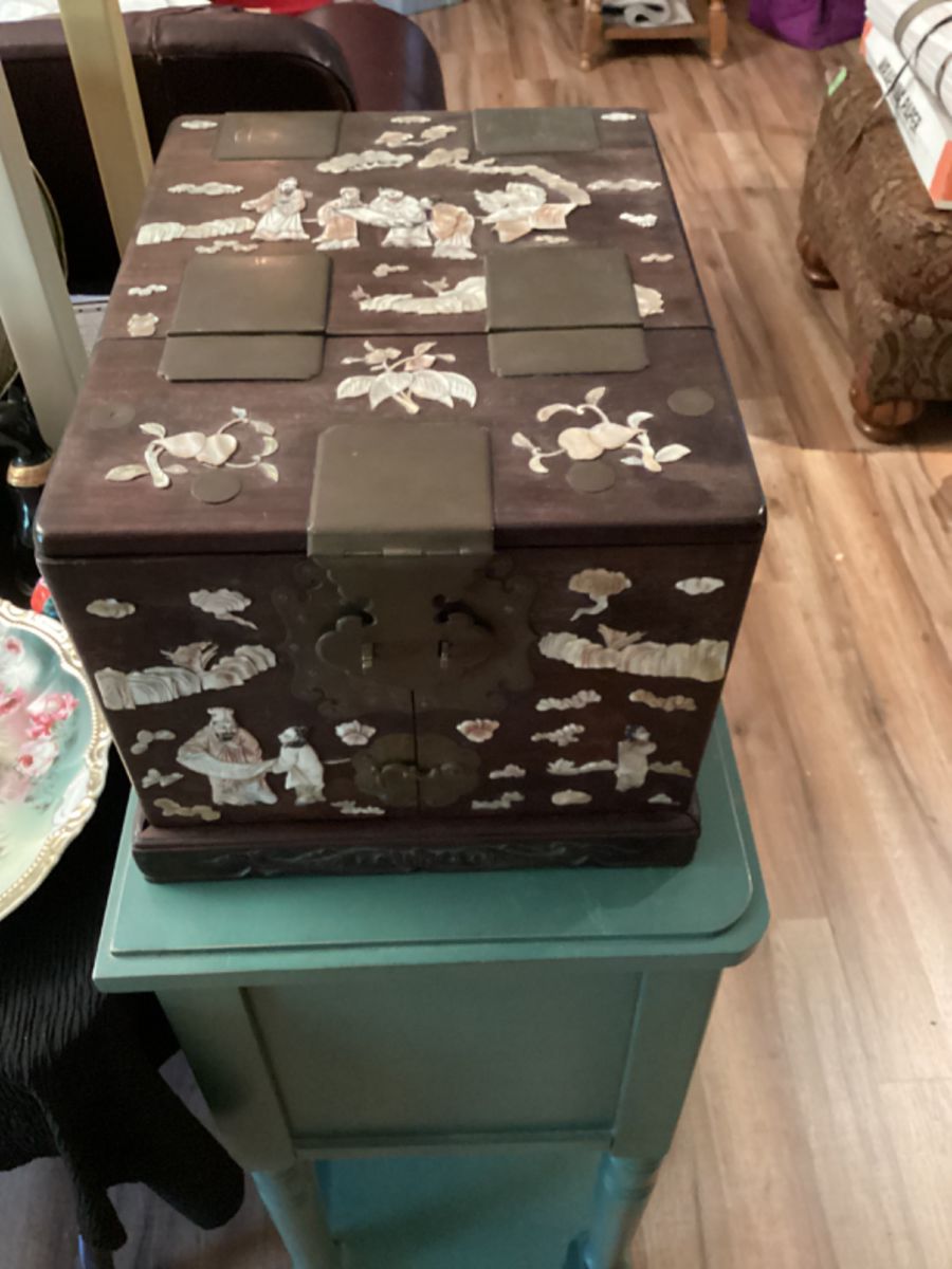 Cedar Hill Estate Sale Great Really Full House starts on 5/17/2024