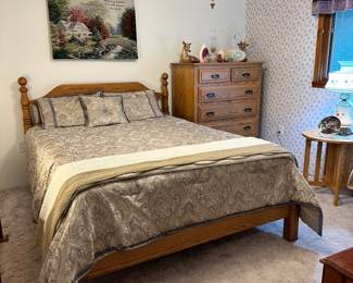 Amish Made Oak Queen Bed with Matching Chest of Drawers. Round Oak End Table, Vintage Lamp