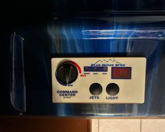 Blue Ridge Spas (Jacuzzi) Hot Tub: Bring you own towel, or you can buy one here!