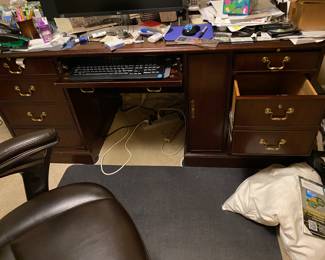 computer desk (NO COMPUTER)