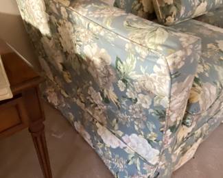 Floral Sofa (excellent condition)