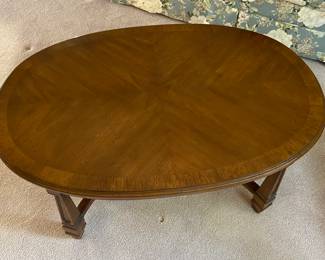 Oval cocktail table