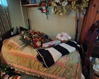 Full-size bed, Various holiday wreaths
