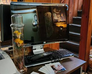 HP w2207h monitor, Brother typewriter 1.44MB
